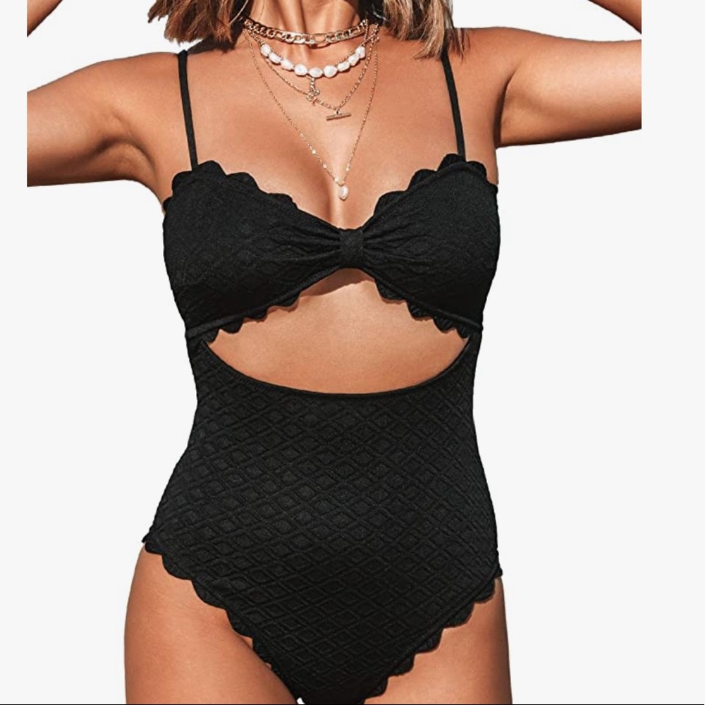CUPSHE Women's One Piece Swimsuit Black Cutout Scallop Trim Bathing Suit L